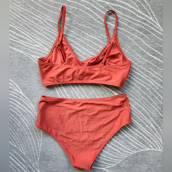 Cupshe twist top high waisted bikini - Picture 4 of 9